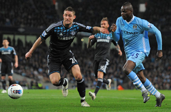 他的一举一 他的一举一